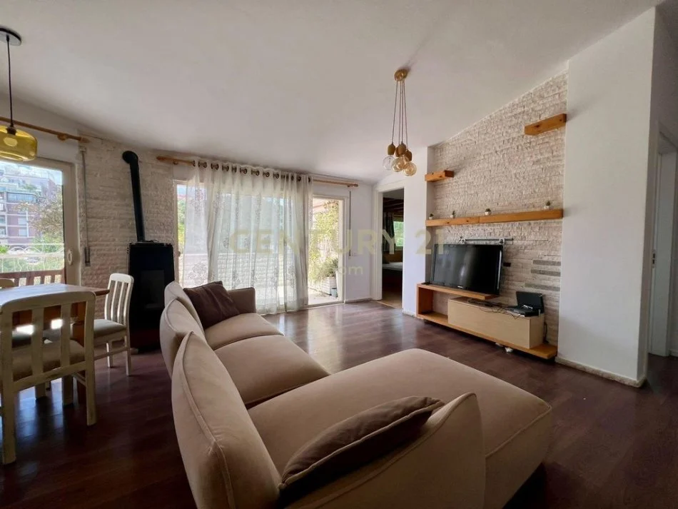 Tirane, jepet me qera apartament 2+1 Kati 4, 1.254 m² 850 € 