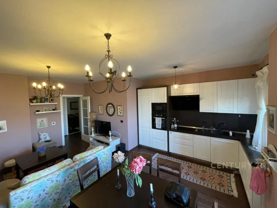 Tirane, jepet me qera apartament 2+1 Kati 4, 109 m² 900 € 