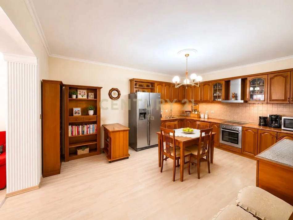 Tirane, shes apartament 2+1+Aneks+Ballkon Kati 2, 82 m² 152.000 € 