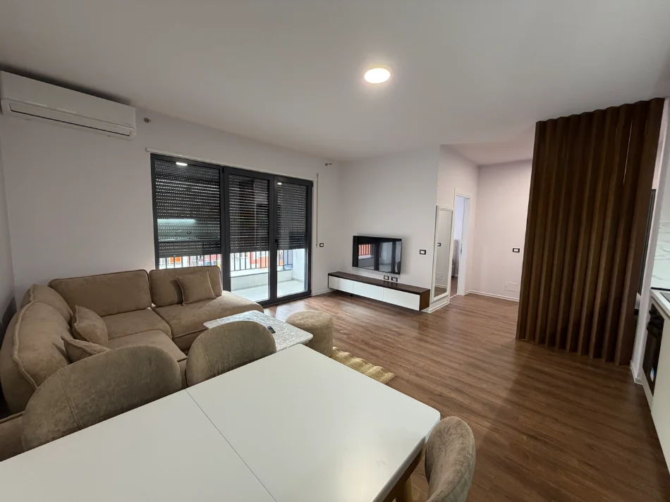 Tirane, jepet me qera nga Pronari,I DISKUTUESHEM, apartament 1+1+Ballkon Kati 5, 69 m²