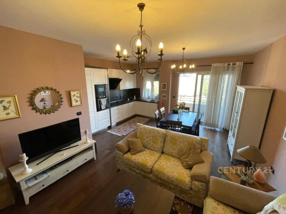 Tirane, jepet me qera apartament 2+1 Kati 4, 109 m² 900 € 