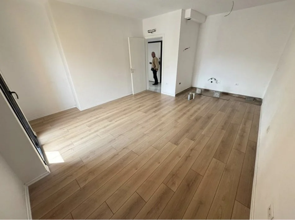 Tirane, jepet me qera apartament 1+1+Ballkon Kati 3, 60 m² 500 € (Prane Shkolles Se Baletit)