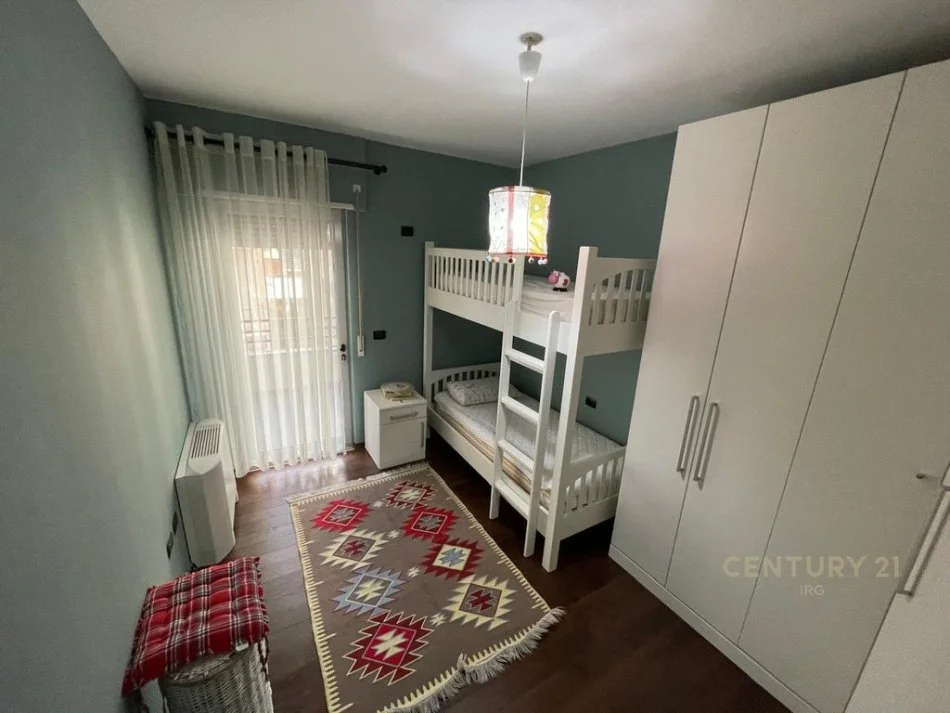 Tirane, jepet me qera apartament 2+1 Kati 4, 109 m² 900 € 