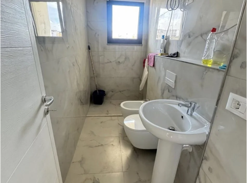 Tirane, jepet me qera apartament 1+1+Ballkon Kati 3, 60 m² 500 € (Prane Shkolles Se Baletit)