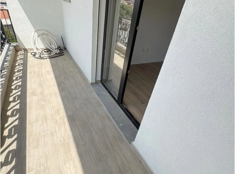 Tirane, jepet me qera apartament 1+1+Ballkon Kati 3, 60 m² 500 € (Prane Shkolles Se Baletit)