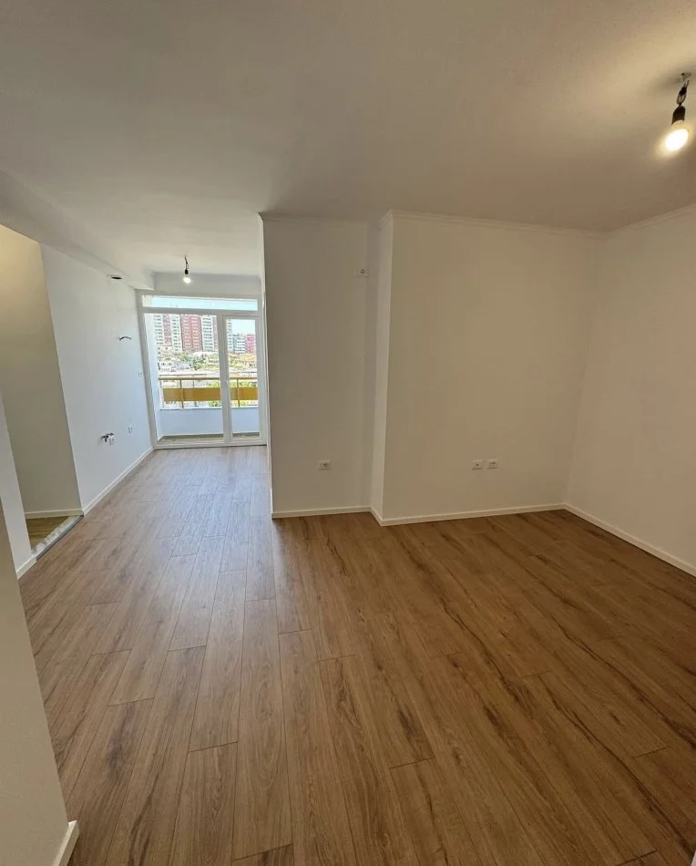 Tirane, shitet apartament 1+1 Kati 7, 53 m² 115.000 € (Perballe Kompleksit Delijorgji, Prane Karburant Kastratit, Rruga Irfan Tomini)