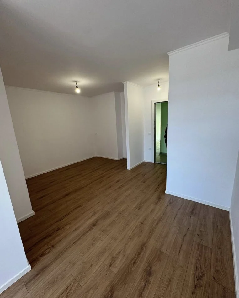 Tirane, shitet apartament 1+1 Kati 7, 53 m² 115.000 € (Perballe Kompleksit Delijorgji, Prane Karburant Kastratit, Rruga Irfan Tomini)