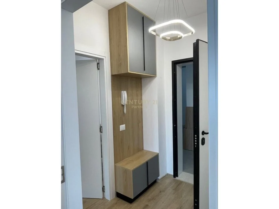 Tirane, jap me qera 1+1 Kati 2, 73 m² 550 € 