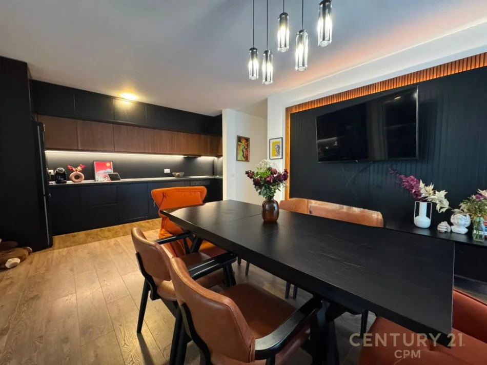 Tirane, shes apartament 2+1+Aneks+Ballkon , 334 m² 