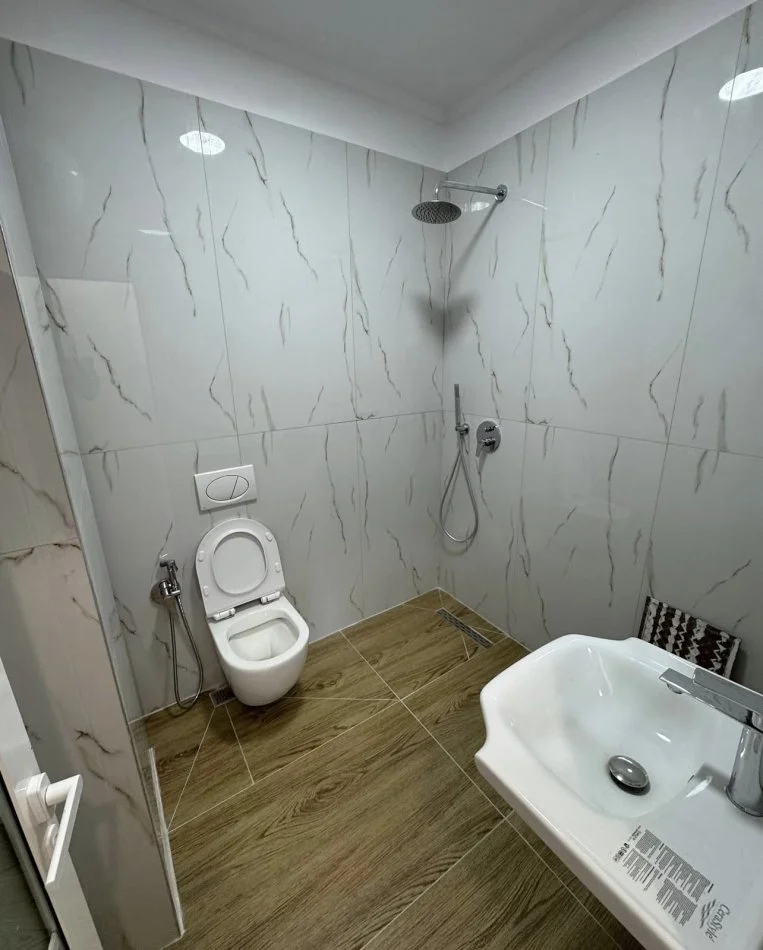 Tirane, shitet apartament 1+1 Kati 7, 53 m² 115.000 € (Perballe Kompleksit Delijorgji, Prane Karburant Kastratit, Rruga Irfan Tomini)