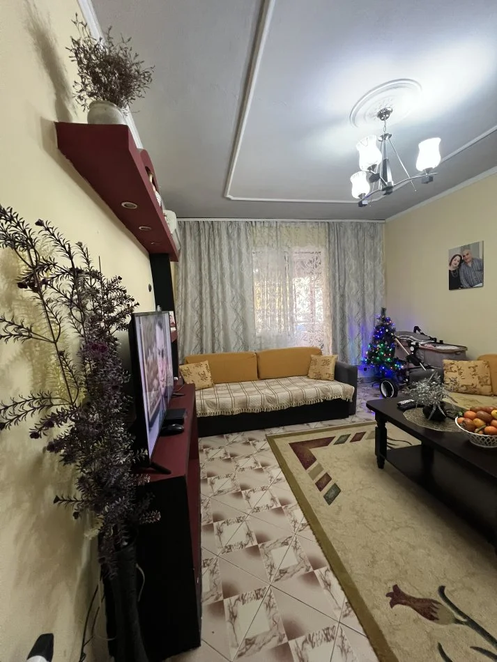Tirane, shitet apartament 1+1 Kati 1, 100.000 € 