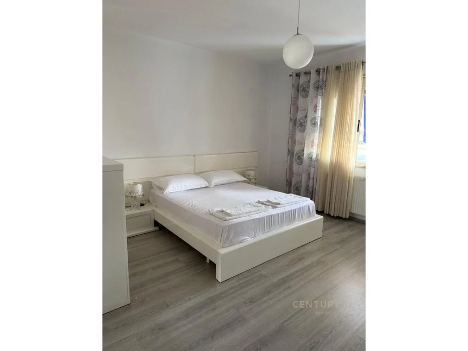Tirane, jepet me qera apartament 2+1 Kati 6, 2 m² 800 € 