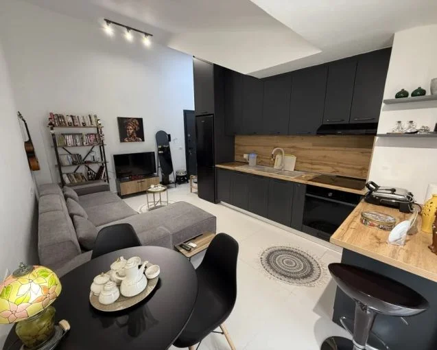 Tirane, shitet apartament 1+1+Aneks+Ballkon Kati 5, 64 m² 100.000 € (fresku , linze)