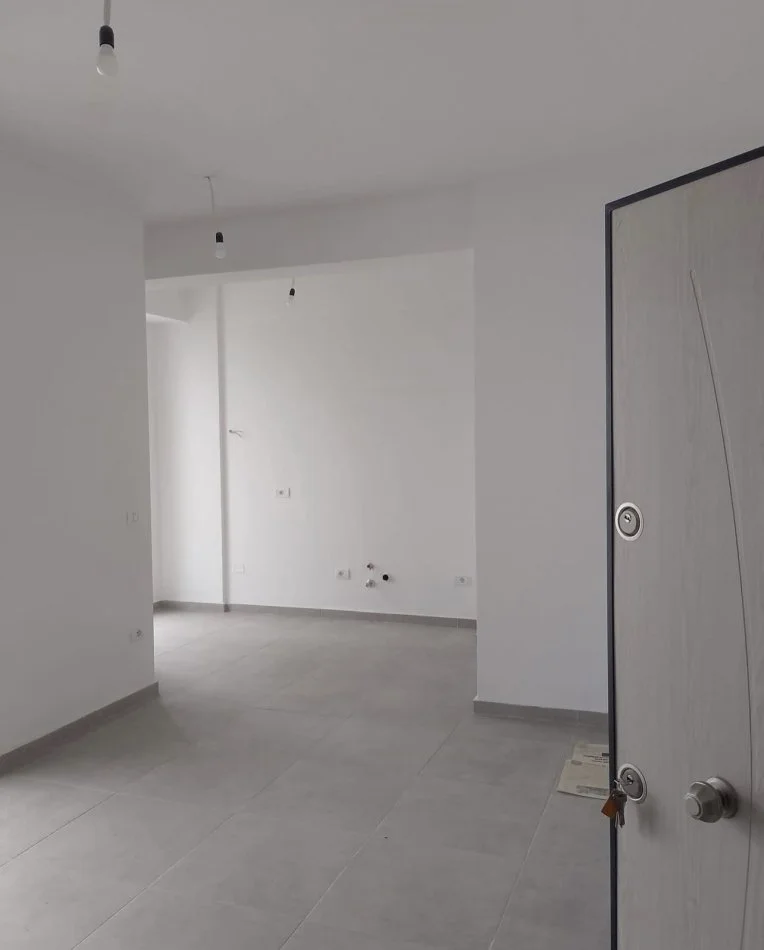 Tirane, jepet me qera apartament 3+1+Ballkon Kati 4, 120 m² 450 € (Rruga 5-Maji)