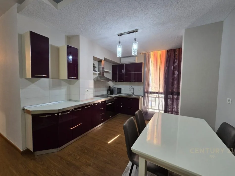 Tirane, jepet me qera apartament 2+1 Kati 3, 68 m² 450 € 