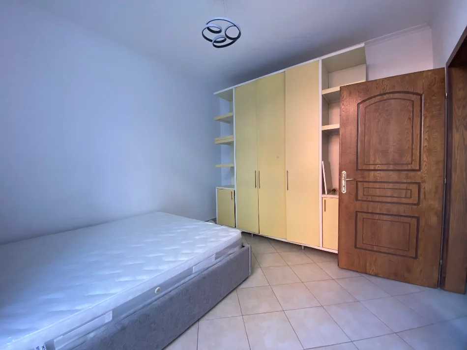 Tirane, jepet me qera apartament 2+1 Kati 3, 500 € 