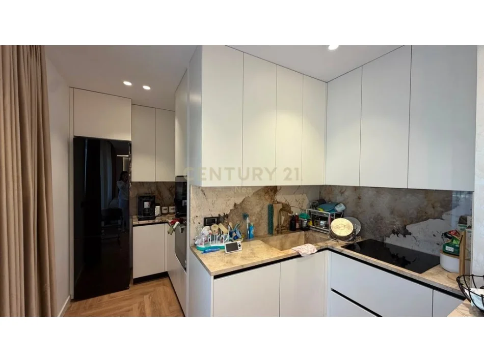 Tirane, shes apartament 2+1+Aneks+Ballkon Kati 6, 104 m² 350.000 € 