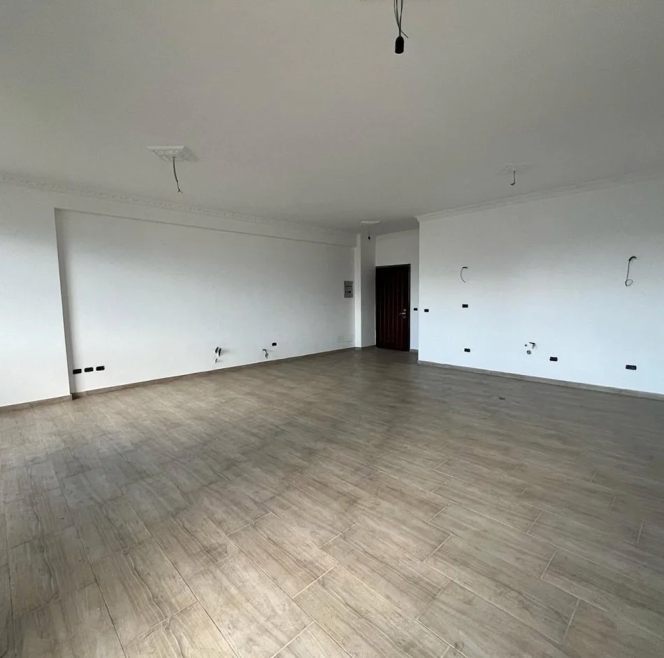 Tirane, Liste me oferta apartament 3+1 Kati 4, 139 m² 360.000 € (Komuna e Parisit)