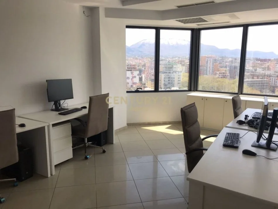 Tirane, jepet me qera ambjent biznesi Kati 12, 118 m² 2.000 € 