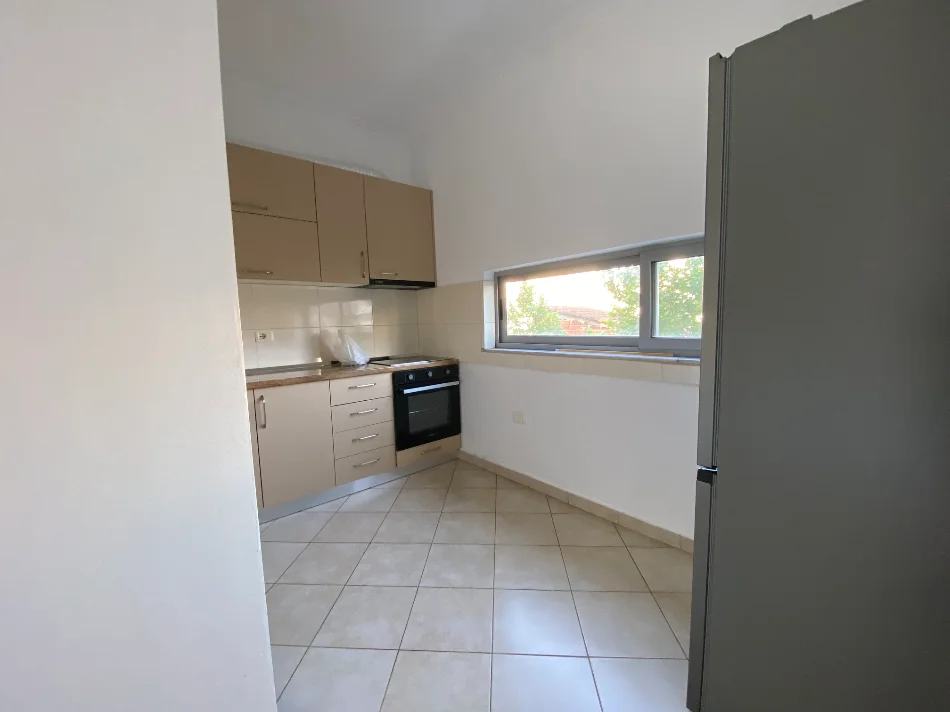Tirane, jepet me qera apartament 2+1 Kati 3, 500 € 