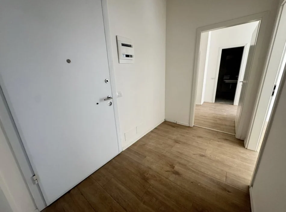 Tirane, jepet me qera apartament 2+1+Ballkon Kati 2, 90 m² 450 € (Kompleksi Marga 2, Prane Bulevardit Te Ri)