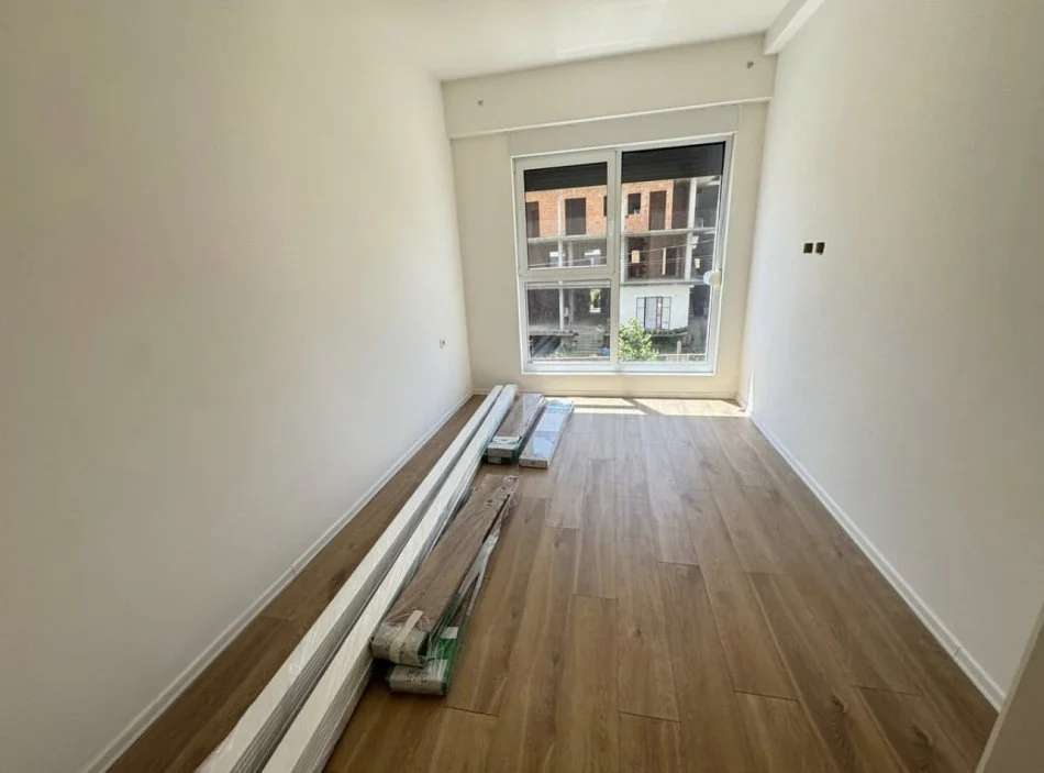 Tirane, jepet me qera apartament 2+1+Ballkon Kati 2, 90 m² 450 € (Kompleksi Marga 2, Prane Bulevardit Te Ri)