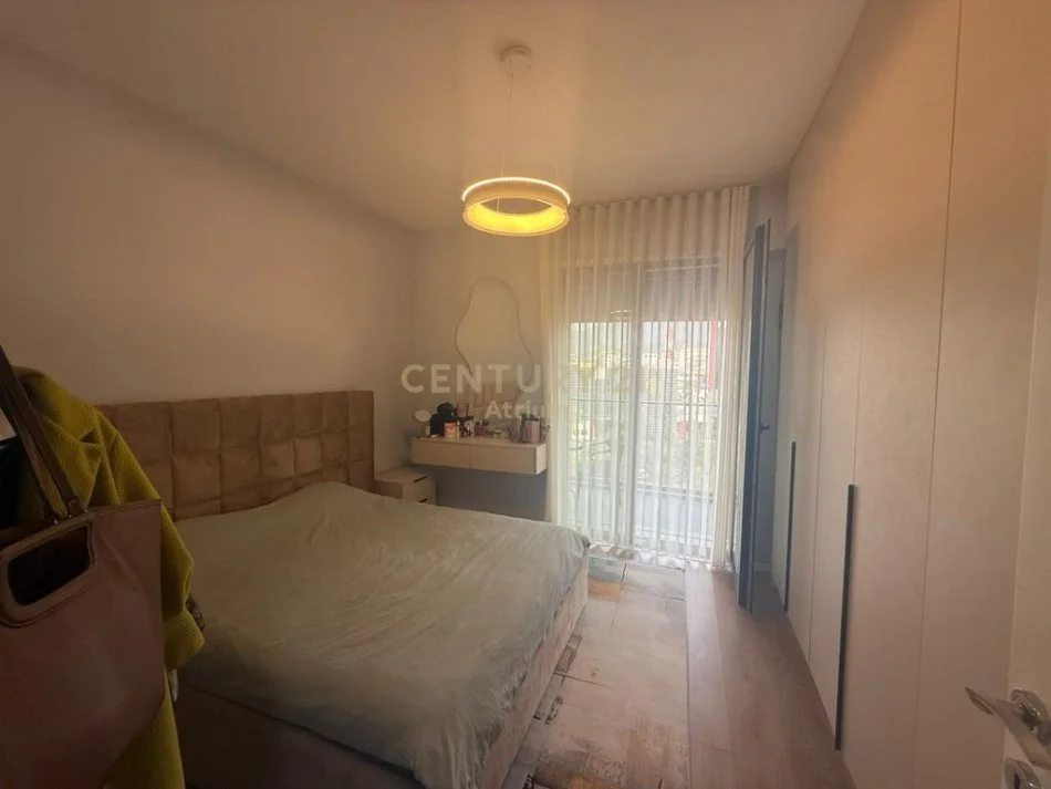 Tirane, shes apartament 1+1 Kati 5, 82 m² 155.000 € (porcelan)