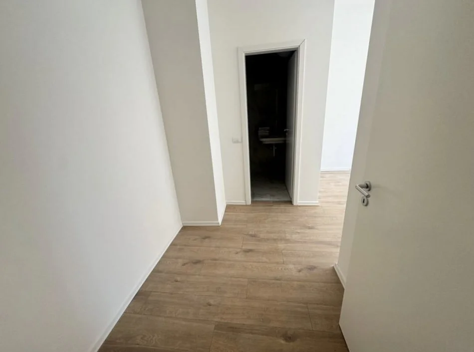 Tirane, jepet me qera apartament 2+1+Ballkon Kati 2, 90 m² 450 € (Kompleksi Marga 2, Prane Bulevardit Te Ri)