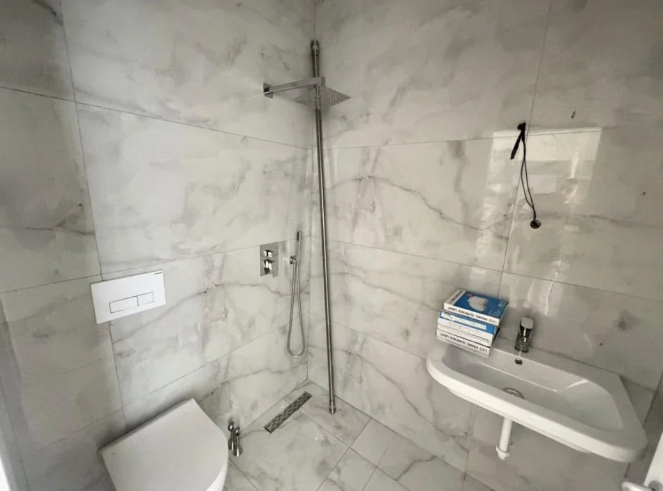 Tirane, jepet me qera apartament 2+1+Ballkon Kati 2, 90 m² 450 € (Kompleksi Marga 2, Prane Bulevardit Te Ri)