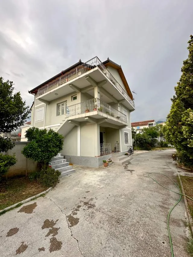 Tirane, shes Vile 5+1+BLK Kati 3, 800 m² 450.000 Euro (Blv i Ri afer Nenstacionit Elektrik)