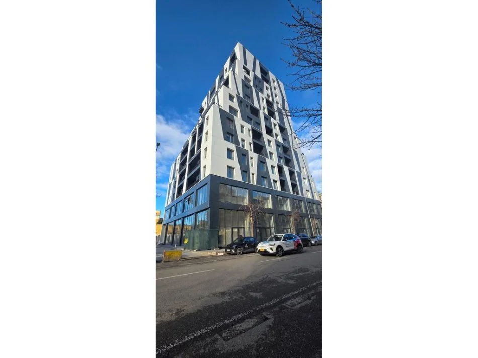 Tirane, jepet me qera ambjent biznesi , 200 m² 4.500 € 