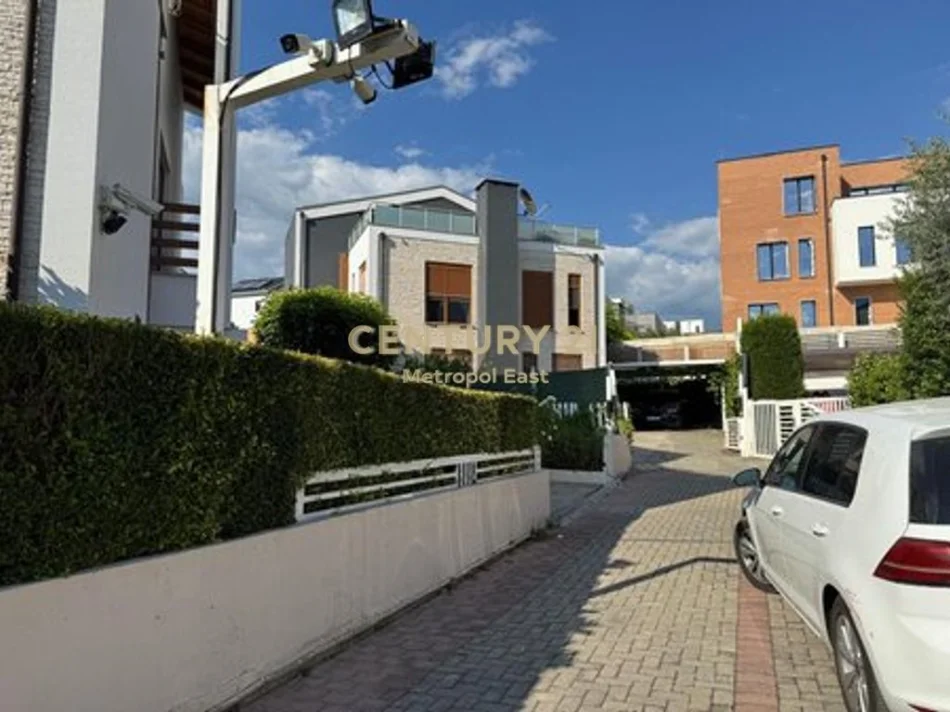 Tirane, shes Vile Vile 3 Katshe Kati 3, 335 m² 550.000 € 