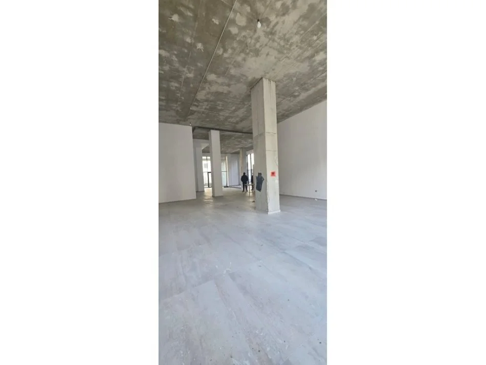 Tirane, jepet me qera ambjent biznesi , 200 m² 4.500 € 