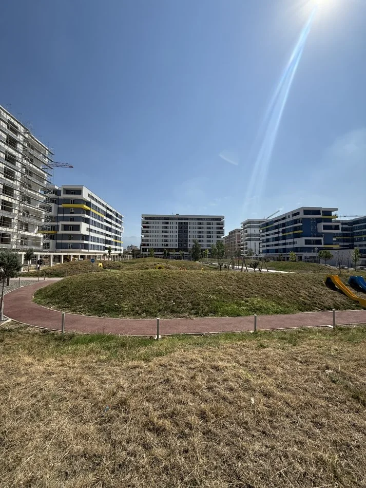 Tirane, shitet apartament 2+1+Ballkon Kati 7, 93 m² 85.999 € (Univers City Okazion 930€/m2)