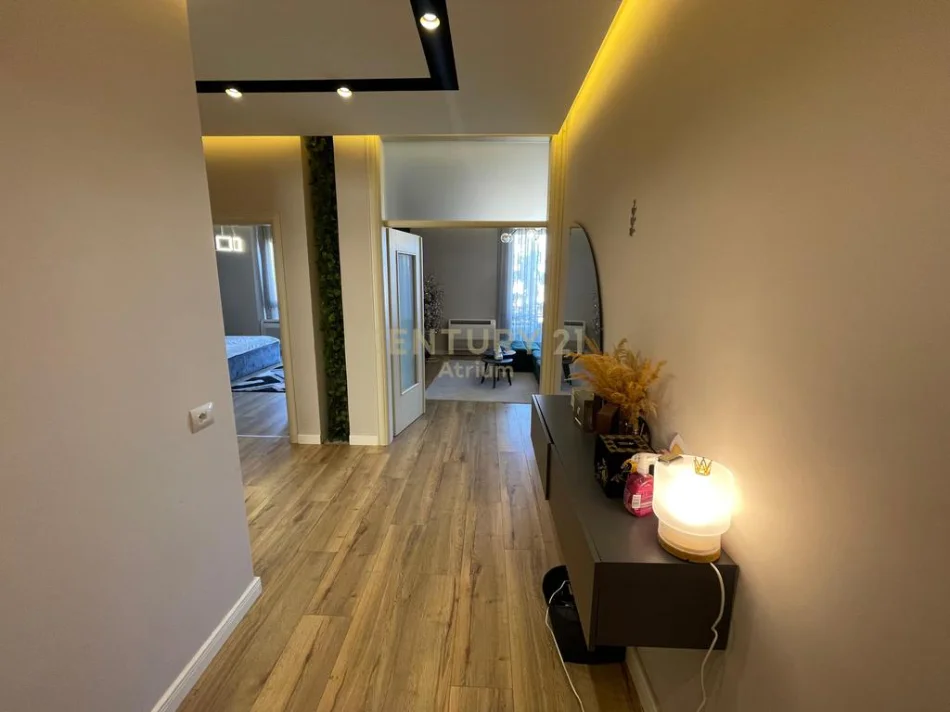 Tirane, shes apartament 3+1+Aneks+Ballkon Kati 3, 149 m² 300.000 € 