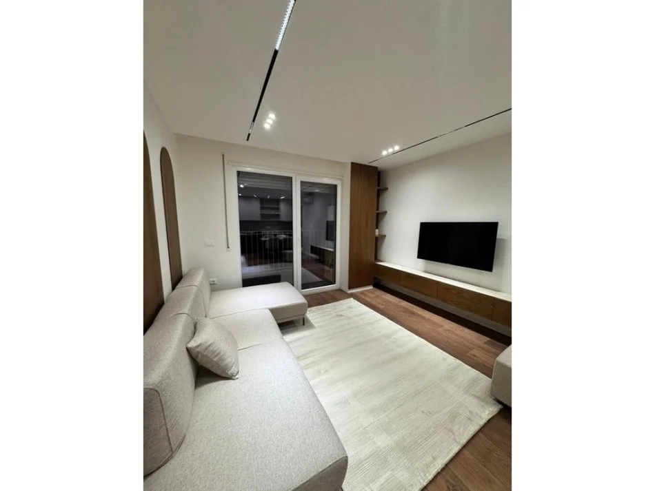 Tirane, jepet me qera apartament 1+1+Aneks+Ballkon Kati 4, 59 m² 700 € 