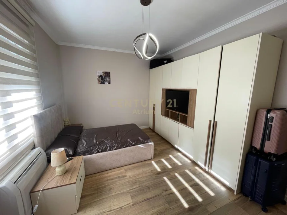 Tirane, shes apartament 3+1+Aneks+Ballkon Kati 3, 149 m² 300.000 € 