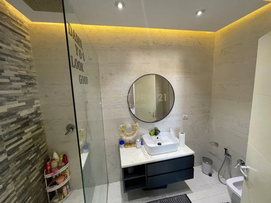 Tirane, shes apartament 3+1+Aneks+Ballkon Kati 3, 149 m² 300.000 € 