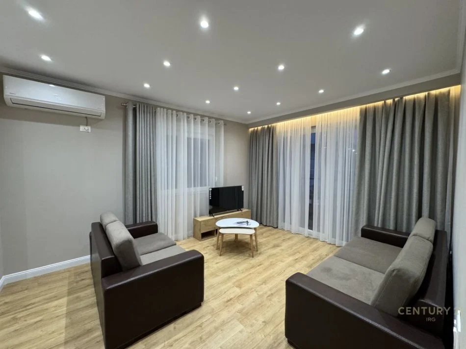 Tirane, jepet me qera apartament 2+1+Ballkon Kati 2, 90 m² 650 € (Kodra e Diellit)