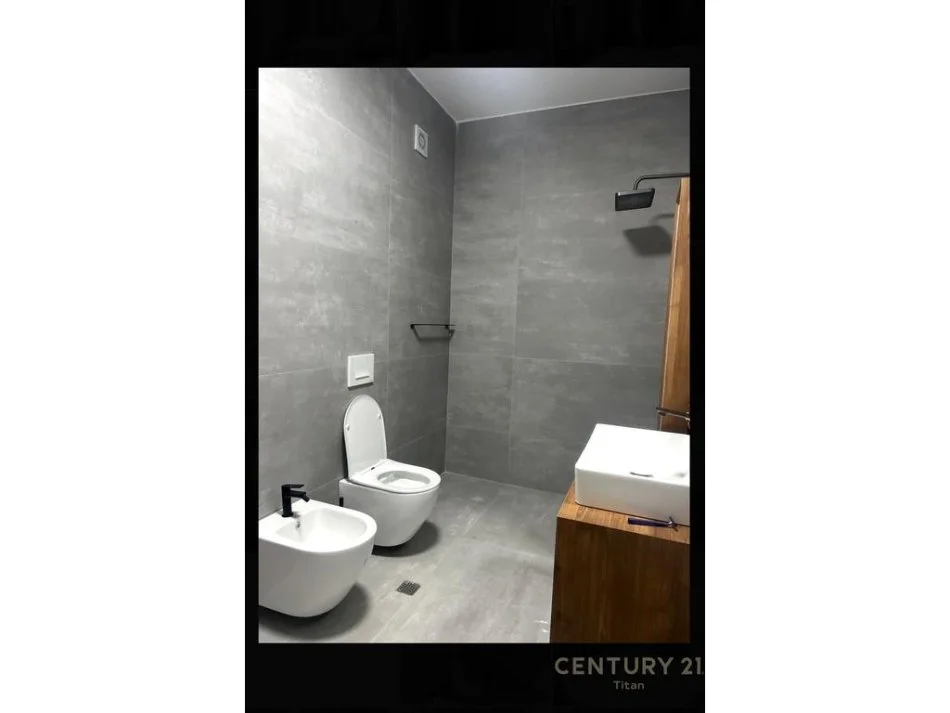 Tirane, jepet me qera apartament 2+1+Aneks+Ballkon Kati 3, 110 m² 1.000 € (Kompleksi Xheluks)