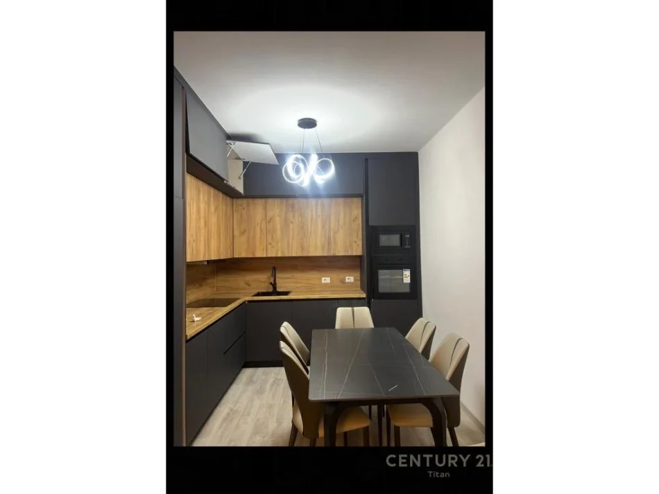 Tirane, jepet me qera apartament 2+1+Aneks+Ballkon Kati 3, 110 m² 1.000 € (Kompleksi Xheluks)