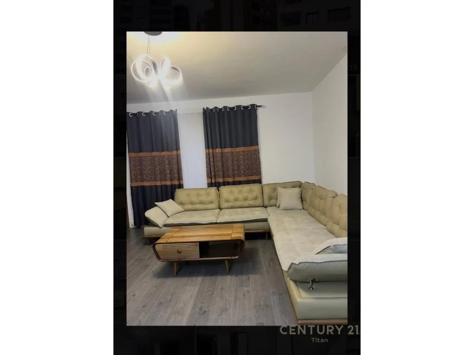 Tirane, jepet me qera apartament 3+1 Kati 1, 118 m² 1.000 € (Kompleksi Xheluks)