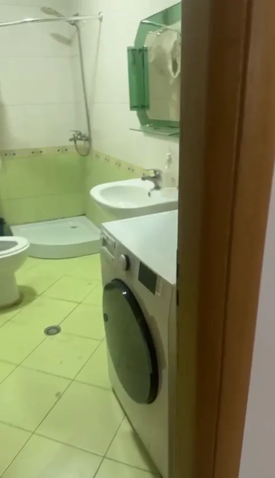 Shqiperi, jepet me qera apartament 2+1 Kati 5, 90 m² 500 € (Bar Kronos Astir)
