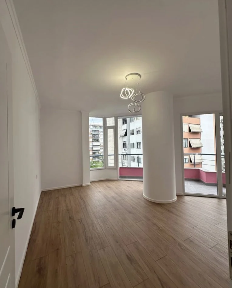 Tirane, shitet apartament 2+1+Ballkon Kati 4, 86 m² 133.000 € (Rrethi Astirit, Kompleksi Everest)