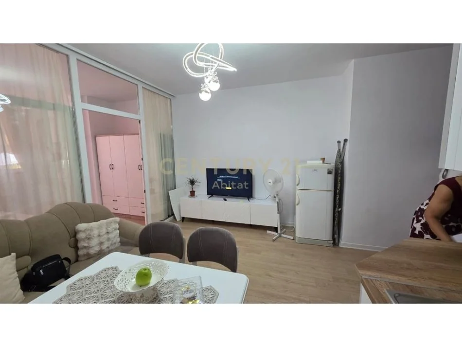 Tirane, jepet me qera apartament 1+1 Kati 4, 61 m² 550 € 
