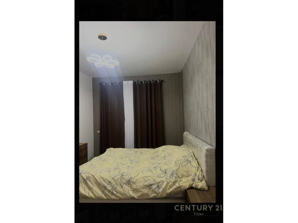 Tirane, jepet me qera apartament 3+1 Kati 1, 118 m² 1.000 € (Kompleksi Xheluks)