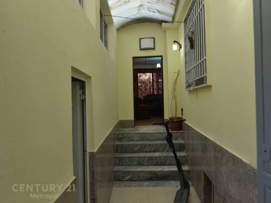 Tirane, shes apartament 4+1+Aneks+Ballkon , 159 m² 404.500 € 