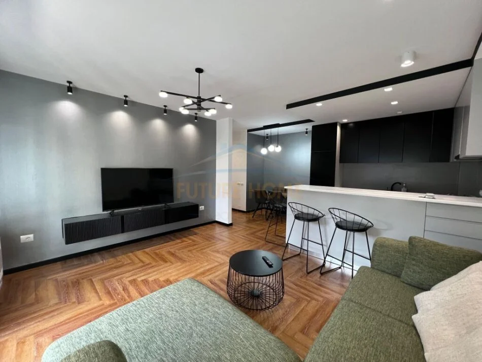 Tirane, shitet apartament 2+1+post parkingu Kati 6, 107 m² (rruga Panorama)