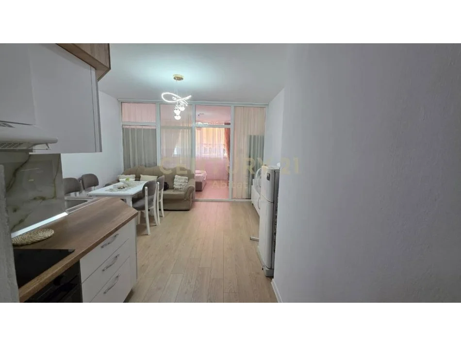 Tirane, jepet me qera apartament 1+1 Kati 4, 61 m² 550 € 