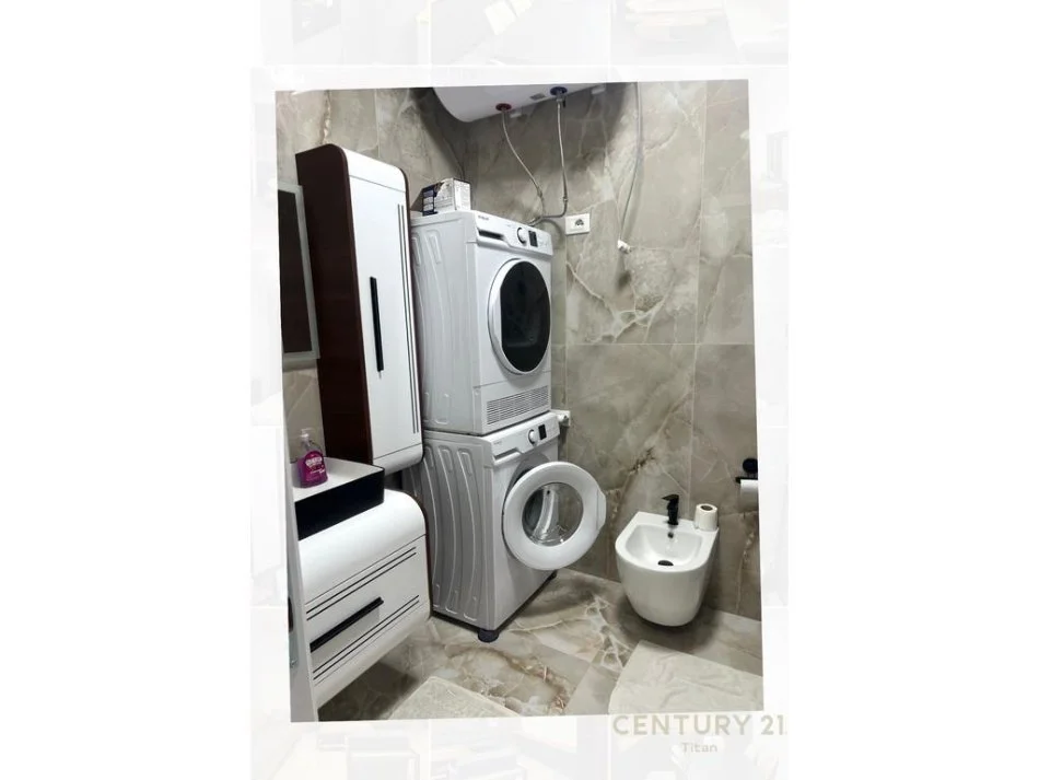 Tirane, jepet me qera apartament 3+1 Kati 1, 118 m² 1.000 € (Kompleksi Xheluks)